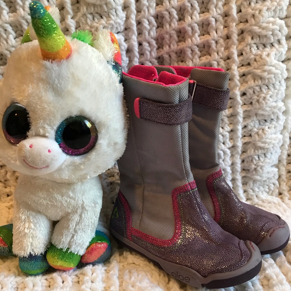 Place girl boot